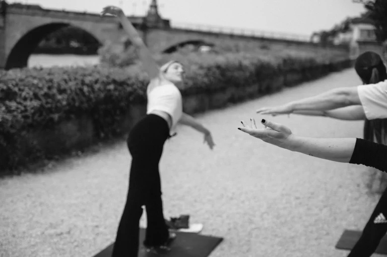 Frisches Morgenyoga in der Heidelberger Natur – perfekter Start in den Tag für Geburtstage, Junggesellenabschiede oder Team-Ausflüge.